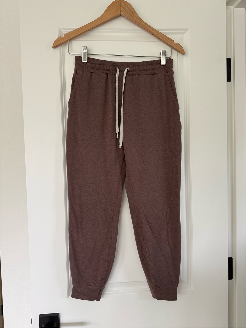 Vuori Performance Joggers Heathered Brown XS